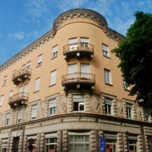 Il Trgovski Dom di Max Fabiani, architetto di origini slovene esponente del razionalismo viennese.