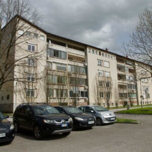 Il primo condominio del complesso dei <i>ruski bloki</i>, i “blocchi russi”. Qui ebbe origine Nova Gorica.