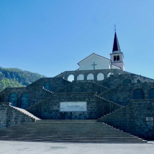Il Sacrario militare di Caporetto-Kobarid con le spoglie di 7014 soldati italiani.