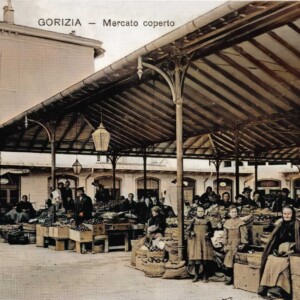 Il mercato di Gorizia in una cartolina d’epoca.