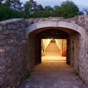 L’ingresso “monumentale” alla cantina del Castello di Rubbia a San Michele del Carso.