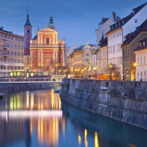 Gorizia-Nova Gorica dista <b>60 minuti d’auto</b> da <b>Ljubljana</b>.