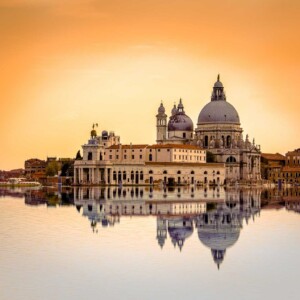 Gorizia-Nova Gorica dista <b>90 minuti d’auto</b> da <b>Venezia</b>.