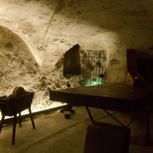 Le case di via Rastello celano strati di storia. Dal negozio di ferramenta Krainer, con la sua atmosfera mitteleuropea, si accede ad ambienti a volte che evocano la Gorizia medioevale.