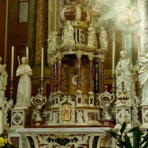 L’altare maggiore della chiesa di Sant’Ignazio di Loyola, opera di Pasquale Lazzarini.