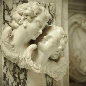 Un dettaglio scultoreo di squisita fattura della chiesa di Sant’Ignazio di Loyola.